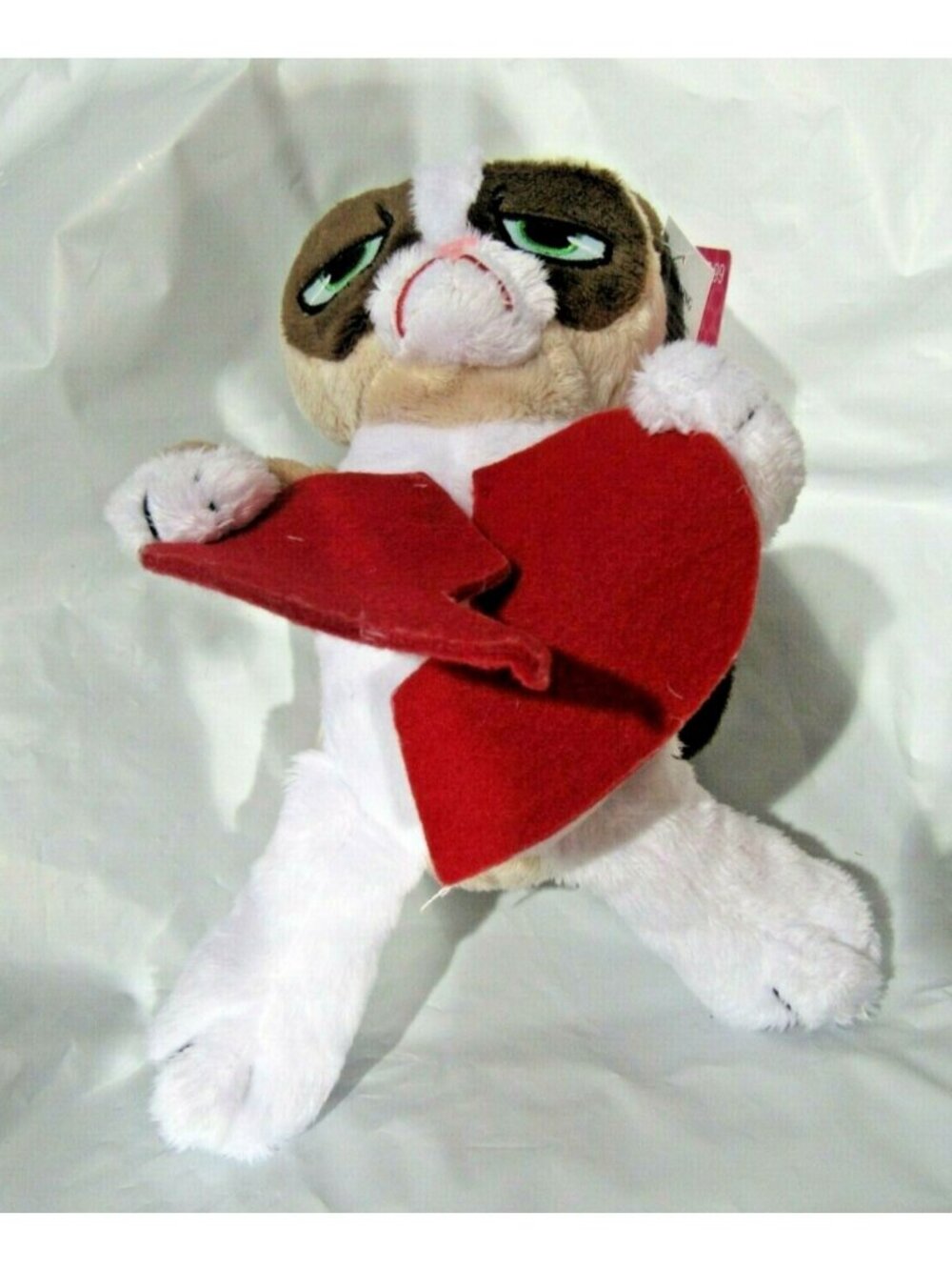 Grumpy Cat 10 inch Holding A Broken Heart by Grumpy Cat Limited
